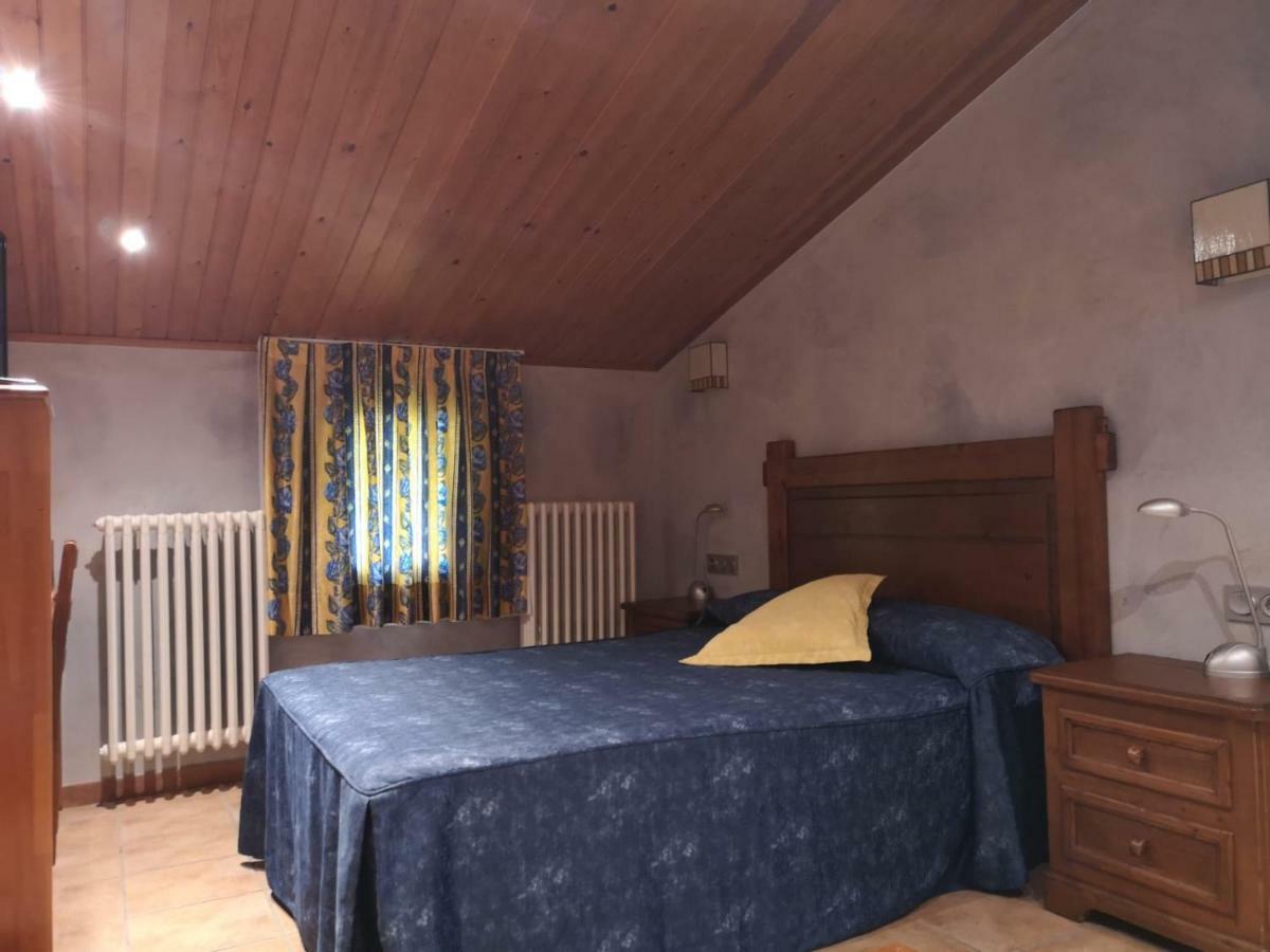 Hostal Cal Francisco Gósol Esterno foto