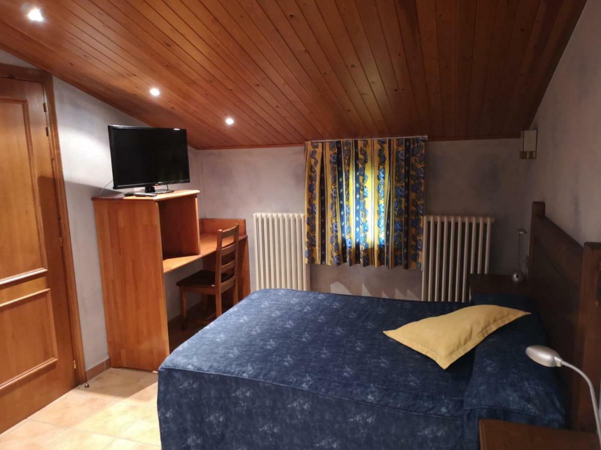 Hostal Cal Francisco Gósol Esterno foto